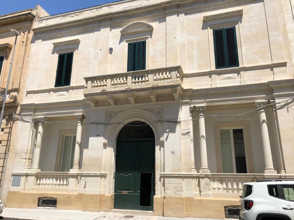 Carlo V - Con Piscina E Giardino Privati Apartman Lecce Kültér fotó