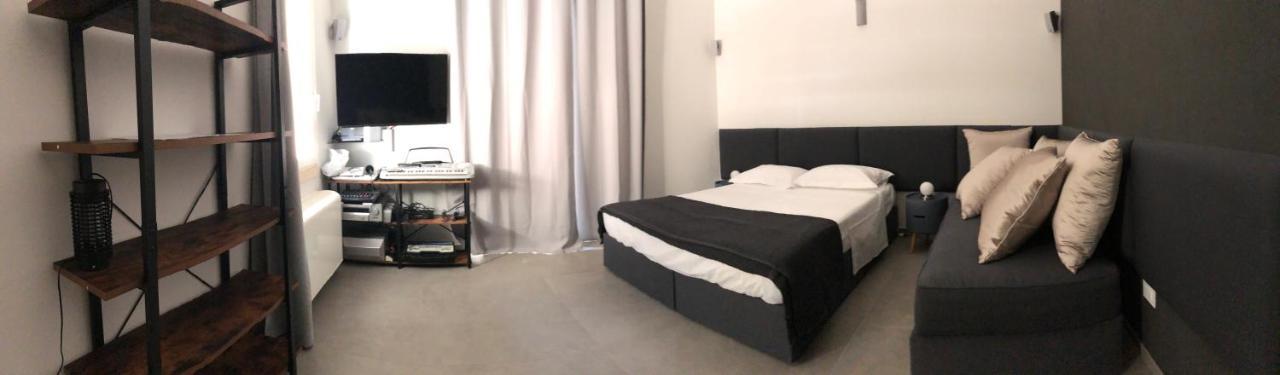 Carlo V - Con Piscina E Giardino Privati Apartman Lecce Kültér fotó