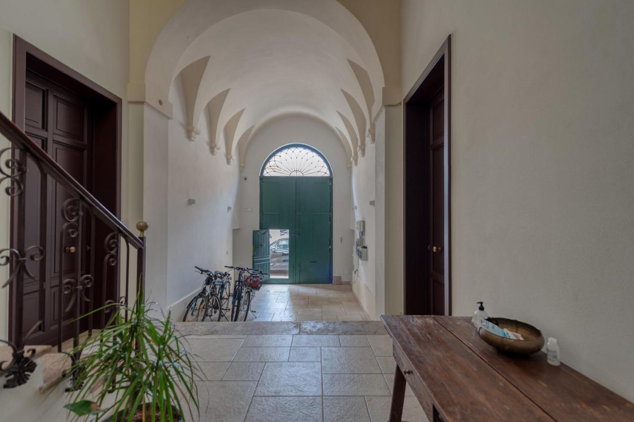 Carlo V - Con Piscina E Giardino Privati Apartman Lecce Kültér fotó