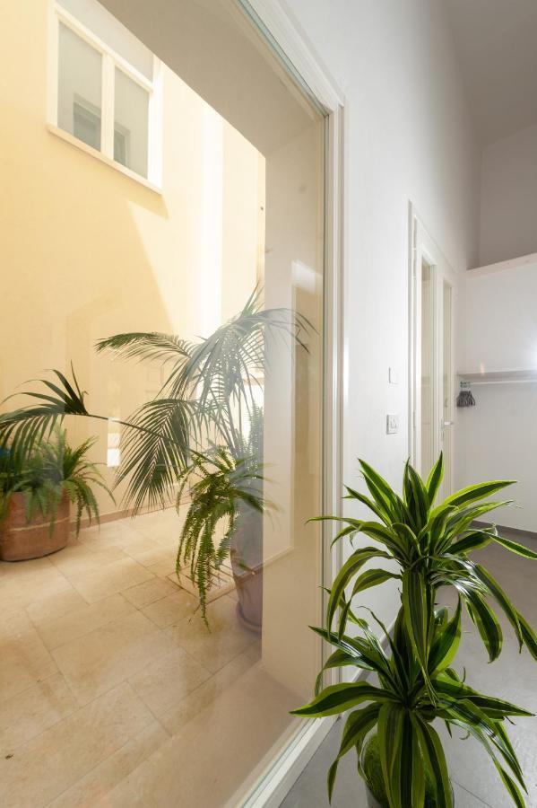 Carlo V - Con Piscina E Giardino Privati Apartman Lecce Kültér fotó