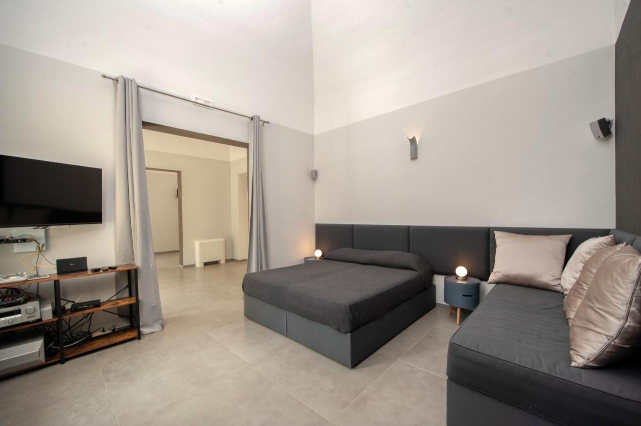 Carlo V - Con Piscina E Giardino Privati Apartman Lecce Kültér fotó